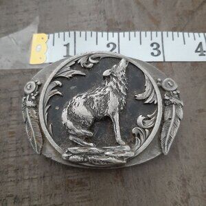 Siskiyou Wolf Themed Silver Belt Buckle With Feathers Vintage pewter